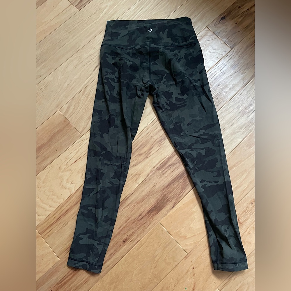 Lululemon Green and Black Camo Leggings Size 6.